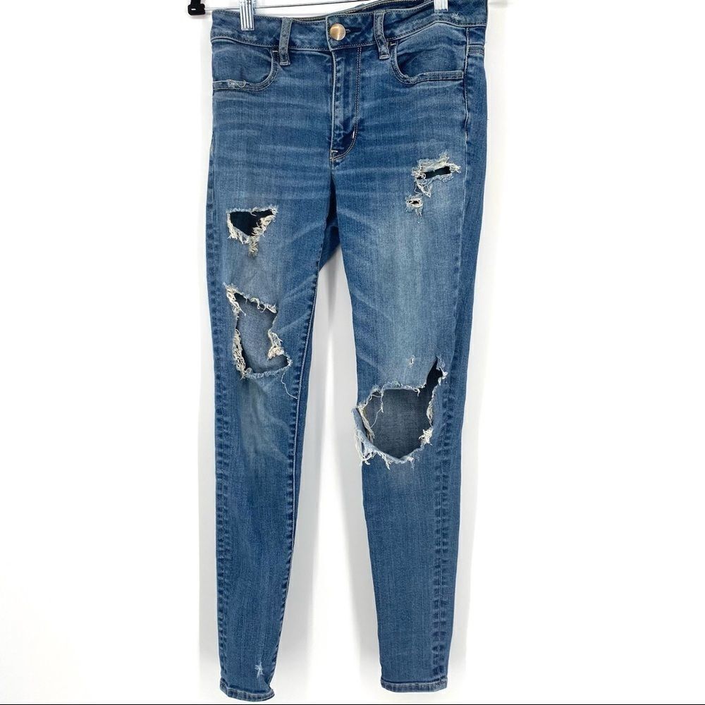 American Eagle Super Stretch High Waist Jegging Size 4 Distressed and destroyed